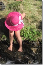 Guðrún hvarf á bak við hattinn - Copy